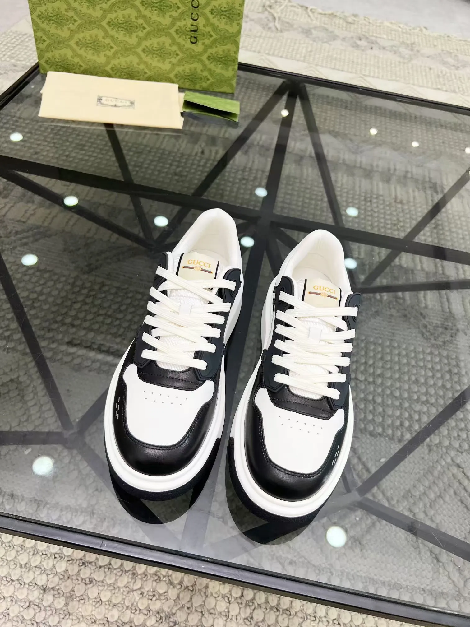 Men's Men's Shoes Men's Men's 💰460 new men's shoes GUCCI [Lightning] latest shoes shipped. Original quality, fashionable, made of special materials, sheepskin lining, brand new packaging. The foot feels super comfortable and the workmanship is impeccable. Size: 38-45